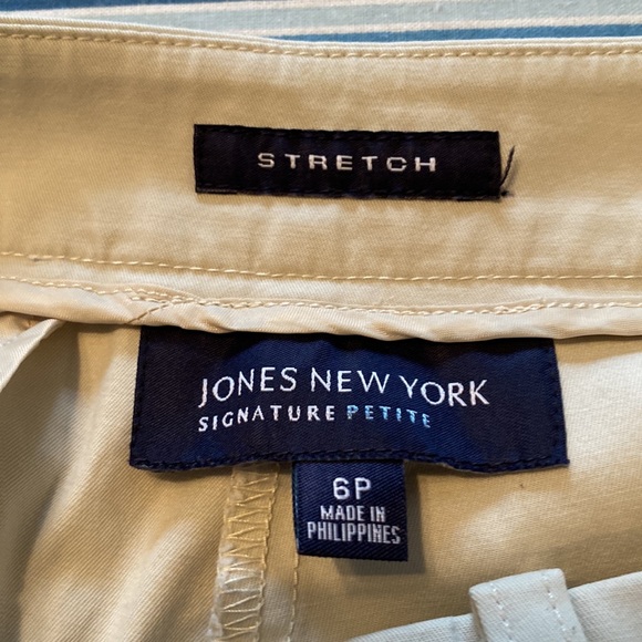 Jones New York khaki shorts 6p - Picture 3 of 4